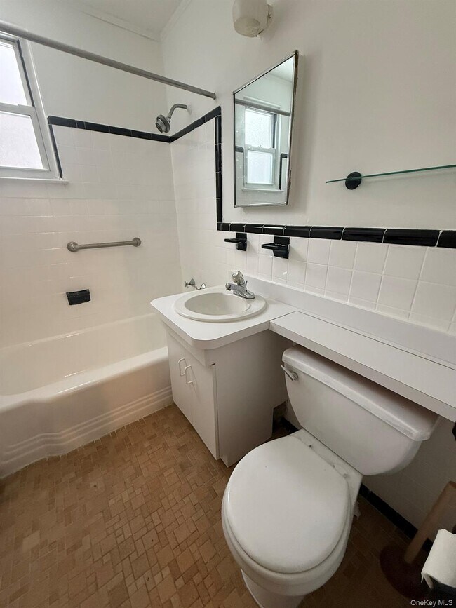 Building Photo - 175 Bryant Crescent