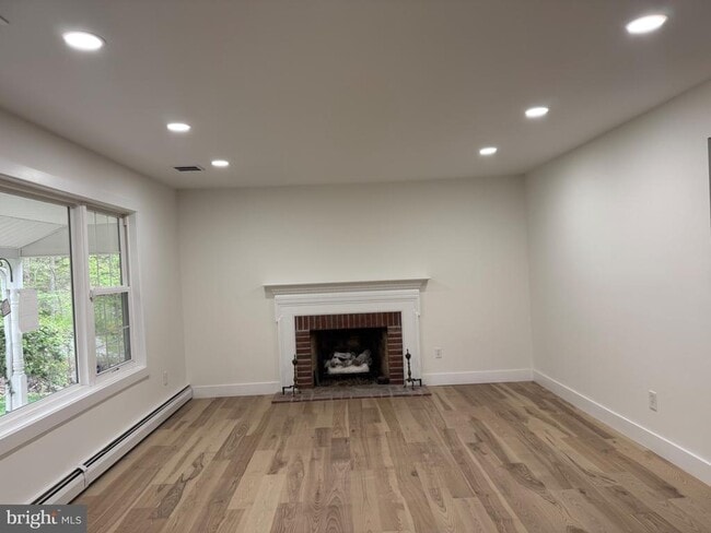 Building Photo - 473 LINVILLE Rd