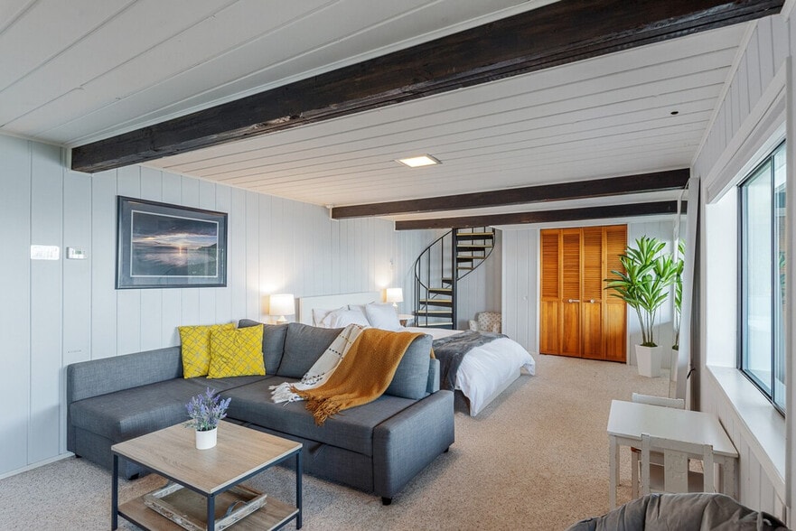 Building Photo - 2038 S Breezy Point Rd