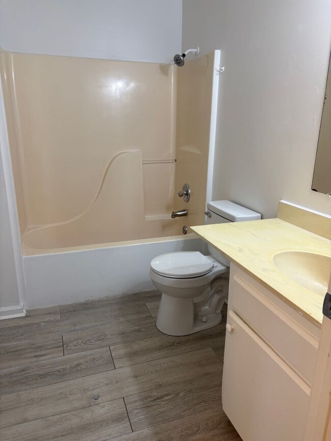 Building Photo - 2102 Clark St