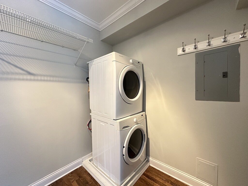 Building Photo - 736 W Addison St