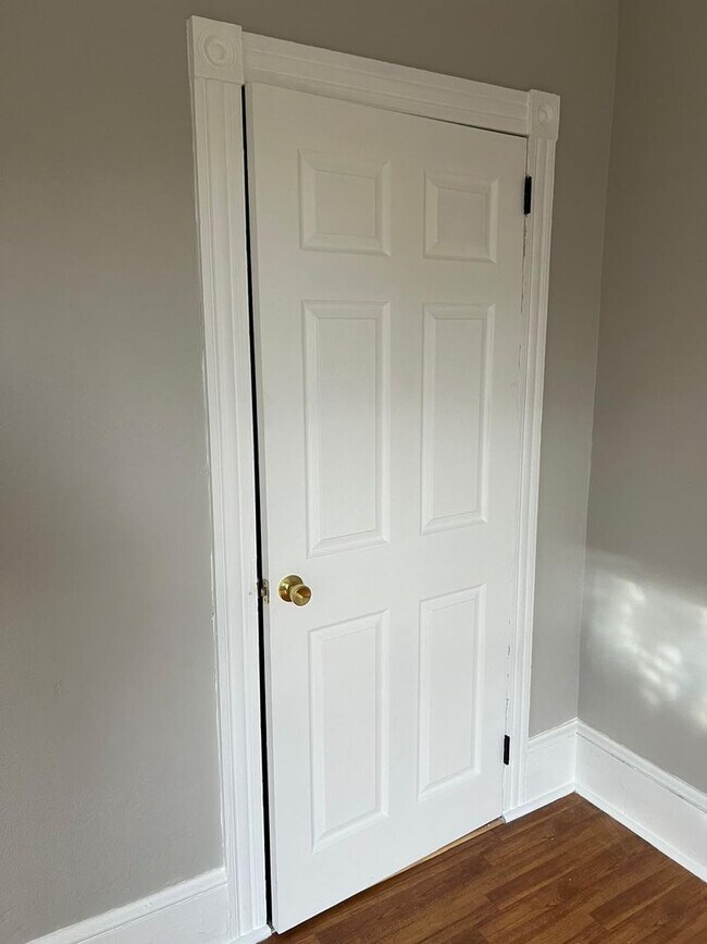 Building Photo - 501 Rugby Rd