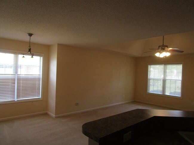Building Photo - 20 Brushwood Ct