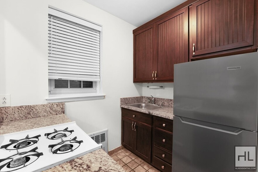 Building Photo - WEST 43 STREET