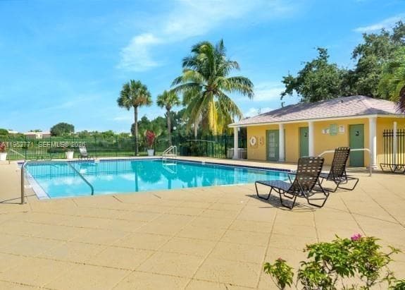 Building Photo - 105 Meadows Cir