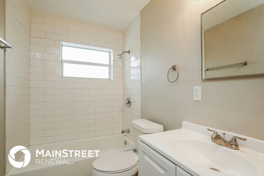 Building Photo - 19 Kingsman Cir