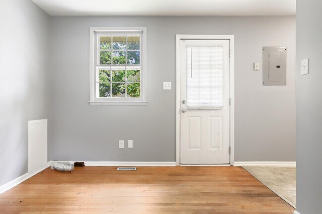 Building Photo - 819 Hadley Rd