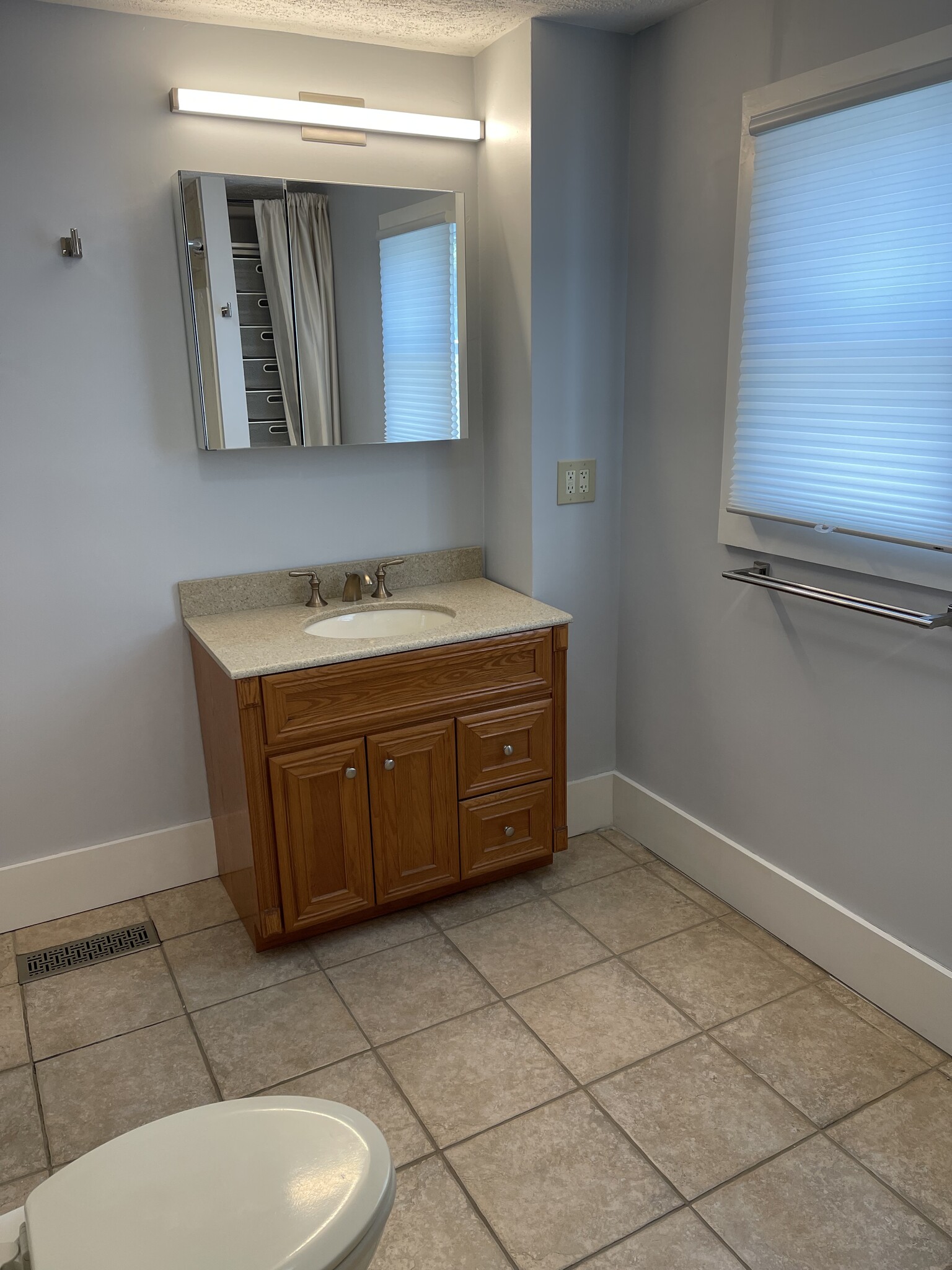 bathroom - 12 Berkeley St