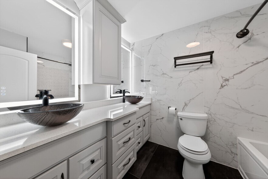 Building Photo - 15334 Larkspur Ln