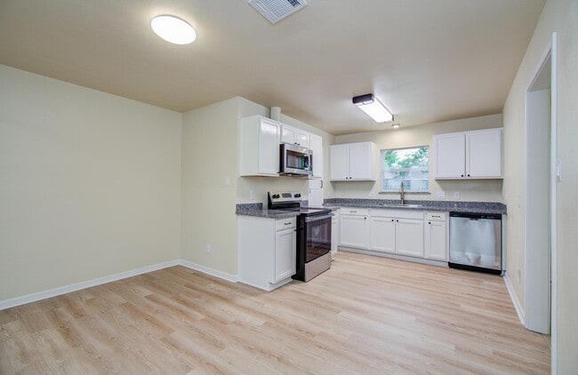 Building Photo - 6510 Cherrydale Dr