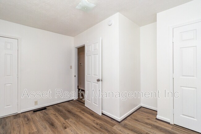 Building Photo - 3928 Porter Ave
