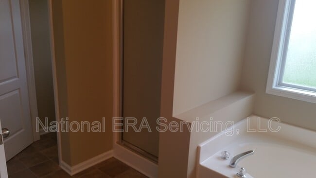 Building Photo - 7109 Creeksong Dr