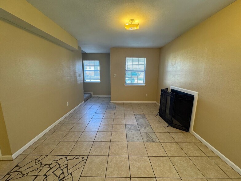 Building Photo - 4808 Rainbow Cir