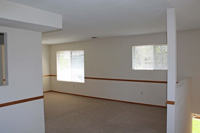 Building Photo - Charming 2-Bedroom, 1-Bath Apartment with Garage, Private Entry and Washer & Dryer