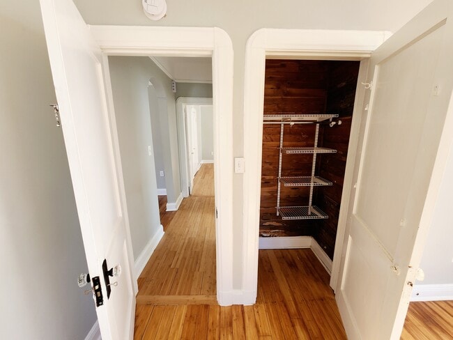 Building Photo - 2333 Pauline St