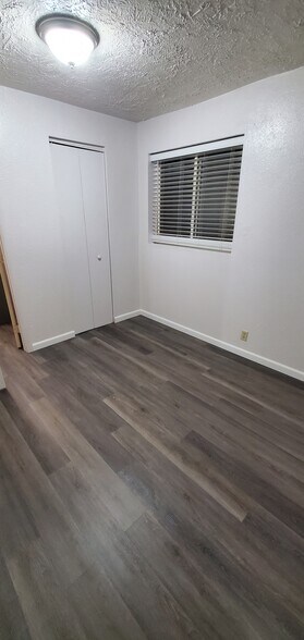 Bedroom - 913 N Greenwood St #D