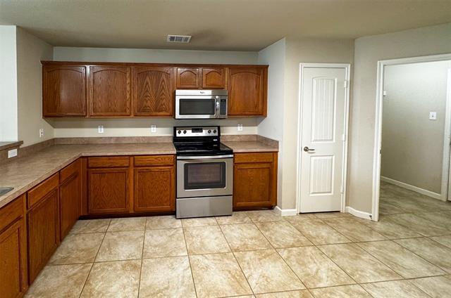Building Photo - 2016 Kings Forest Dr