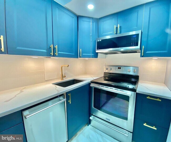 Building Photo - 3101 S Manchester St