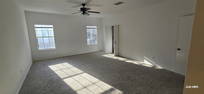 Building Photo - 17471 Red Oak Dr