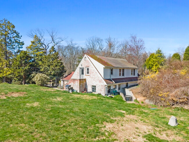 Building Photo - 37 Green Acre Ln