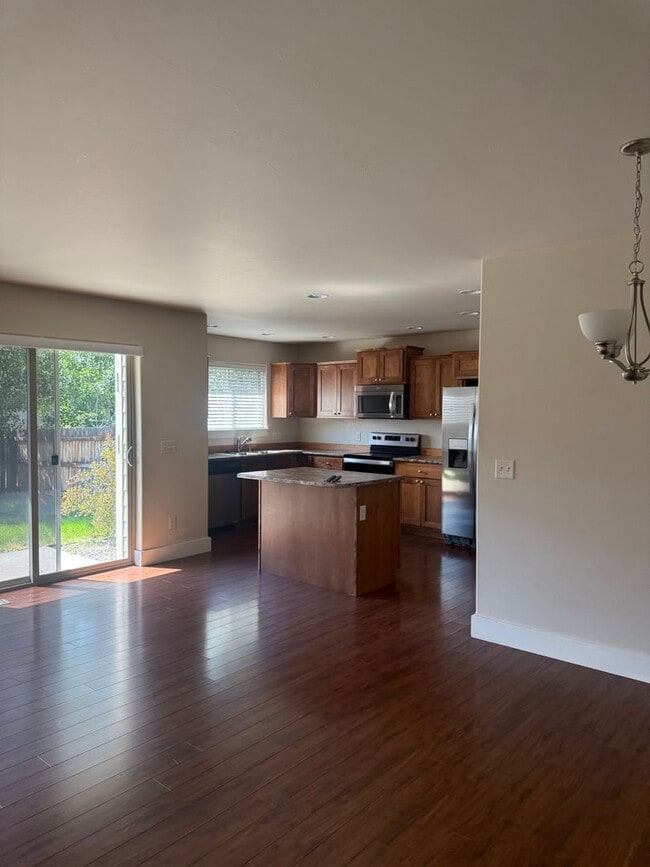 Building Photo - 1857 Buckrake Ave