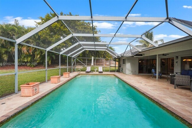 Building Photo - 6975 Bianchini Cir