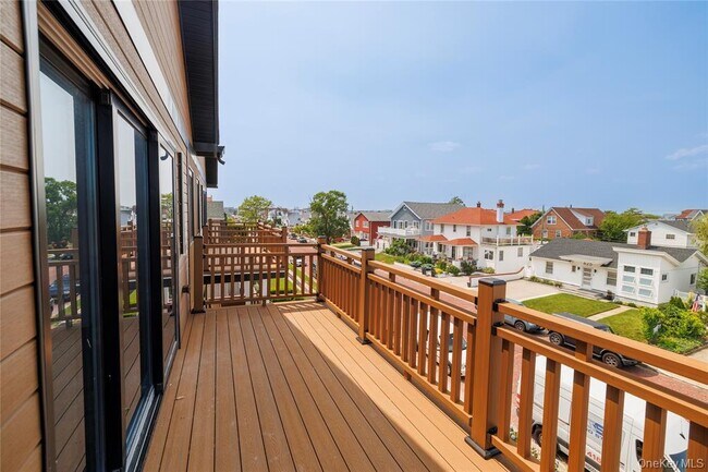 Building Photo - 622 W Penn St