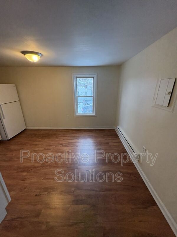 Building Photo - 850-850 Capouse Ave