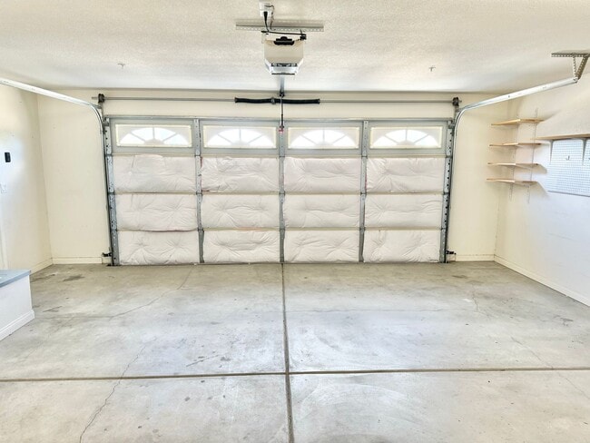 Building Photo - Huge 3 bed 2 bath Home In Storey Park Neig...