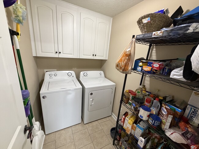 Building Photo - 2418 Canterbury Ln