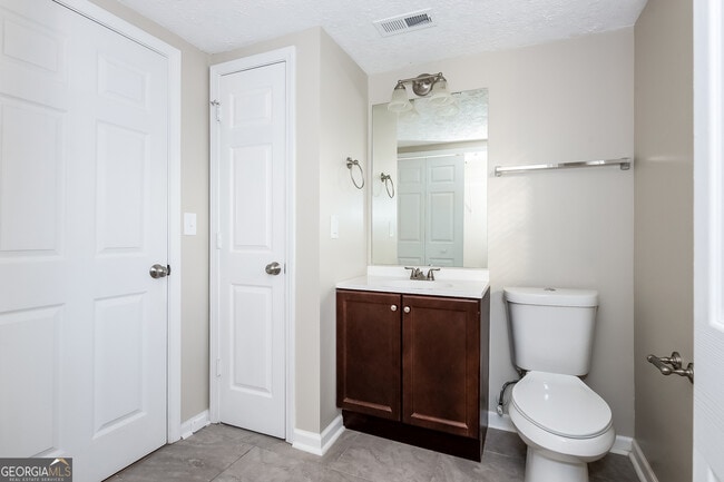Building Photo - 6584 Planters Ct