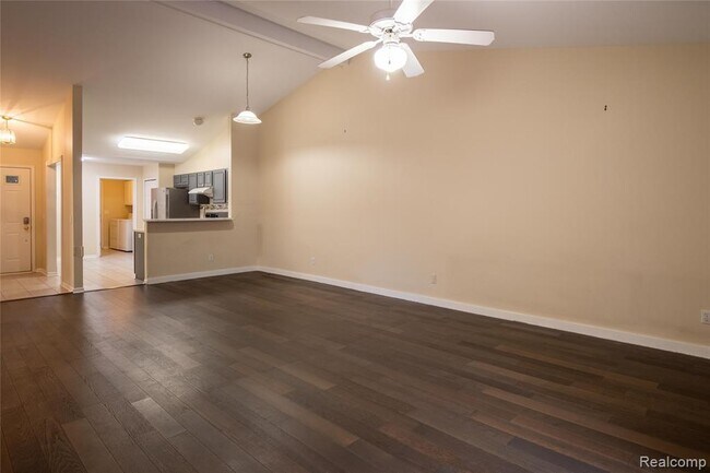 Building Photo - 41063 Millbrook Dr