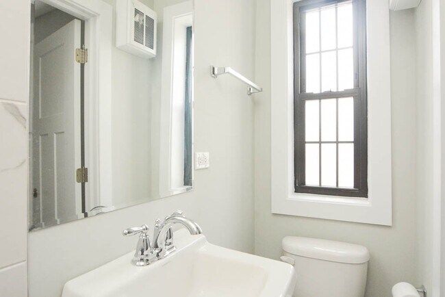 Building Photo - 728 St Johns Ave