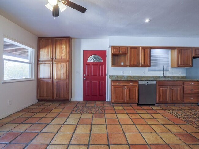Building Photo - ? Stunning Mountain-View Home with Private Pool & All Utilities Included!!