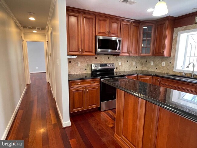 Building Photo - 5300 Summit Dr