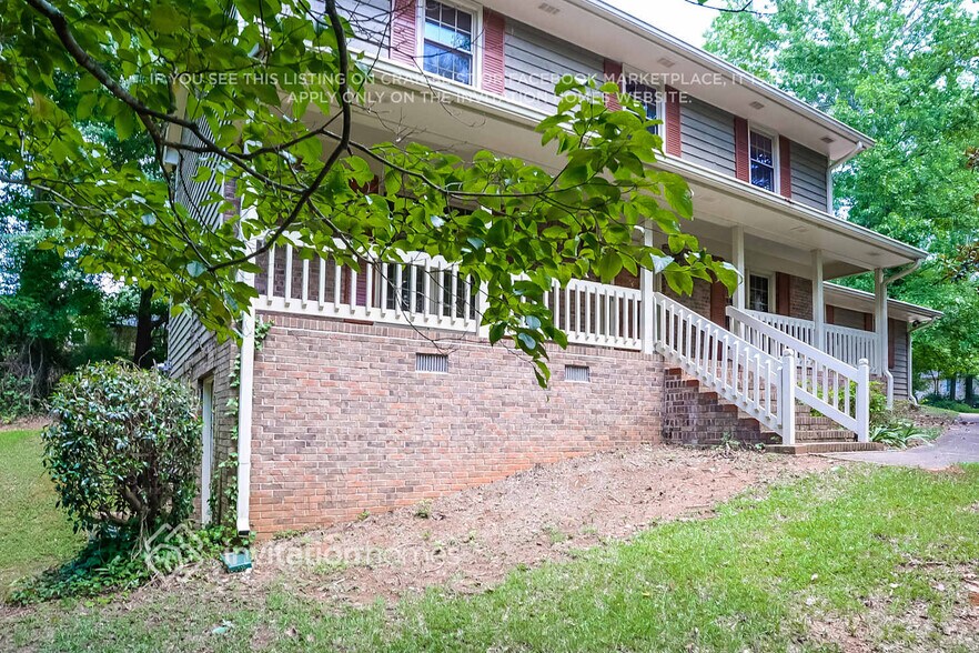 Building Photo - 5120 E Shore Dr SW