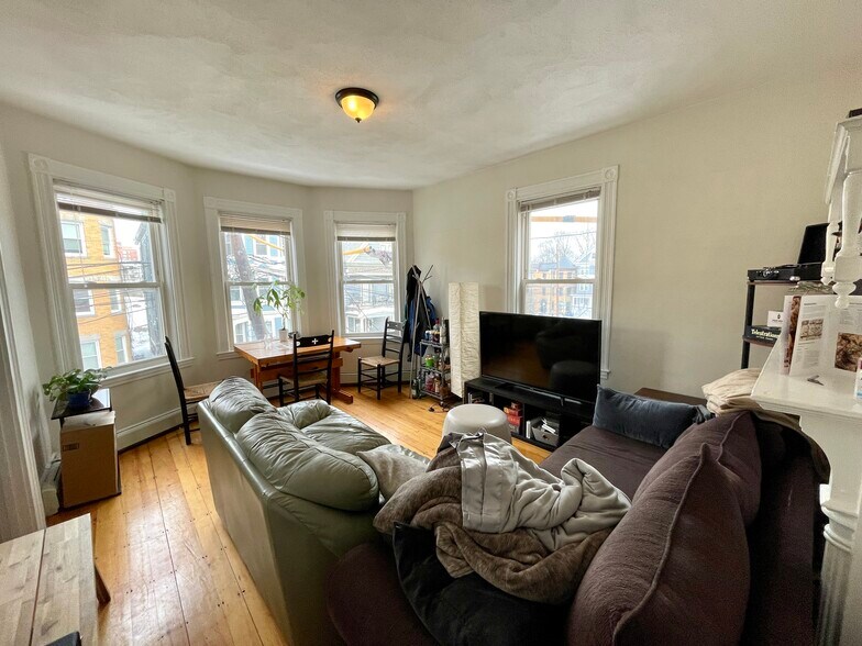 Building Photo - 97 Calumet St