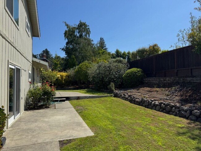 Building Photo - 4 bedroom Moraga home is now available for...
