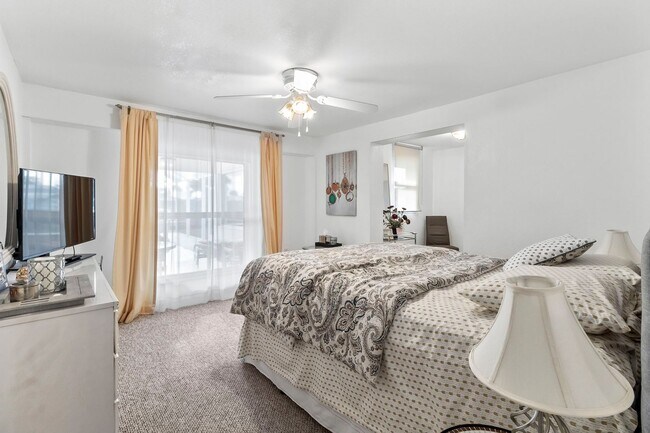 Building Photo - FURNISHED SHORT TERM RENTAL - 3 Bed / 2 Bath - Single Family Pool Home - $3,250/month