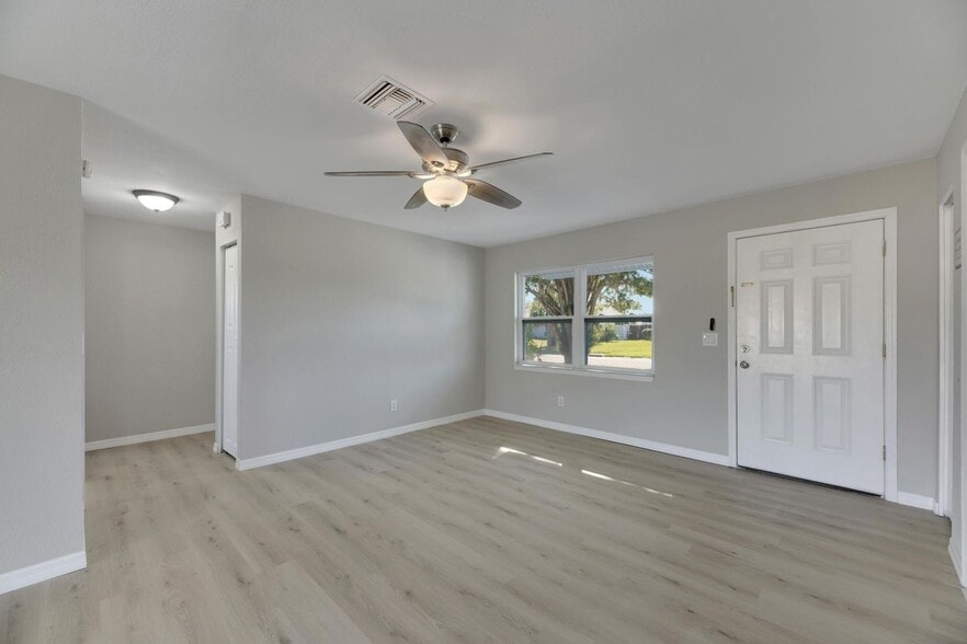 Building Photo - 527 Fox Run Trail