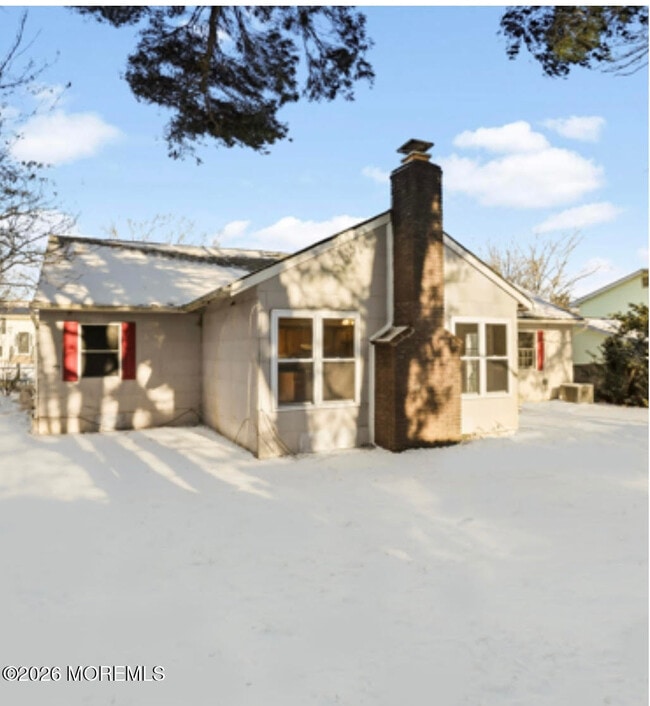 Building Photo - 123 Village Dr