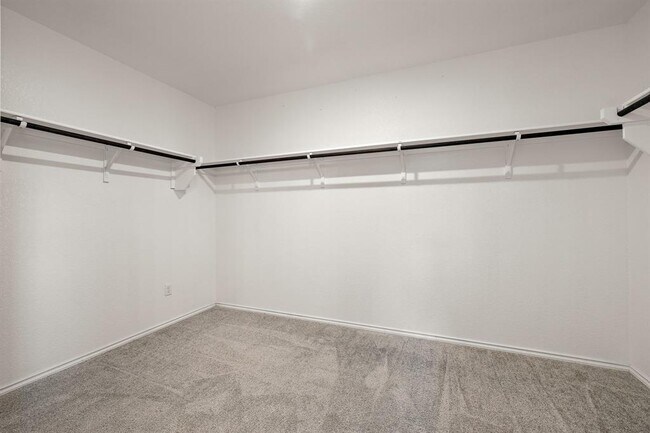 Building Photo - 616 Hugenot Wy