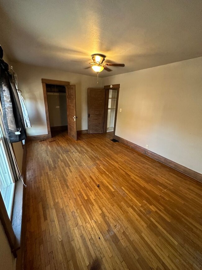 Building Photo - 3 bed 1.5 bath