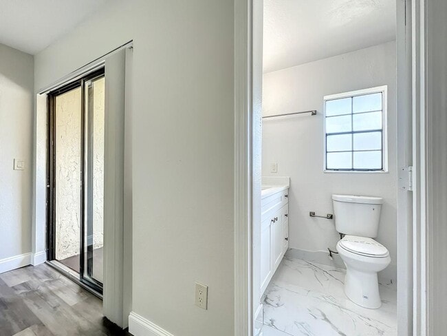 Building Photo - 10288 Turkey Lake Rd