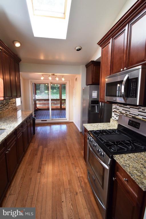 Building Photo - 1507 Oakview Dr