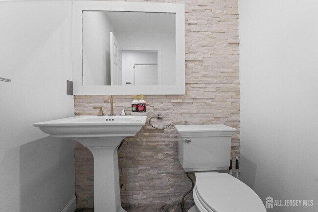 Building Photo - 13 Jill Ct