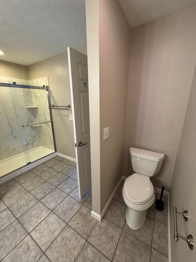 Building Photo - 2 Bed 2 full and 2 1/2 Bath- Imperial PA