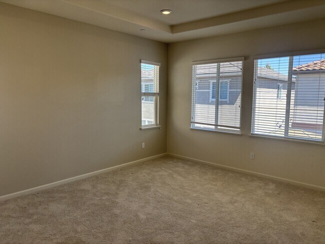 Building Photo - 5558 Kennedy Pl