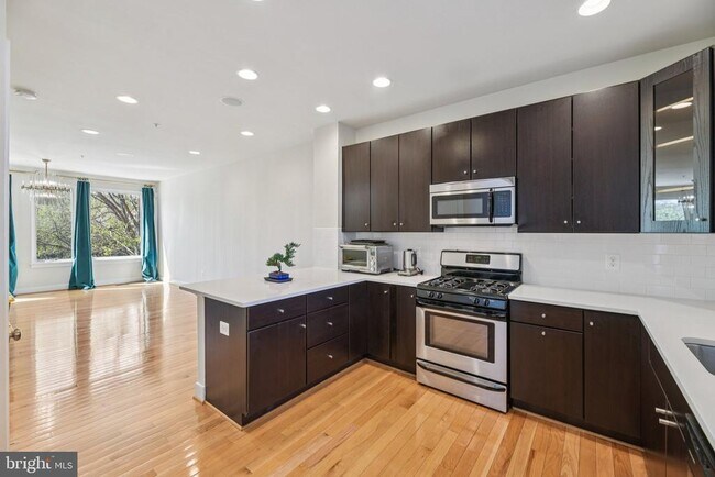 Building Photo - 5627 45th Ave