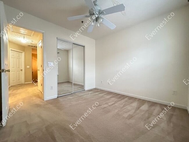 Building Photo - Bright 3-Bedroom Townhome with Ample Space...